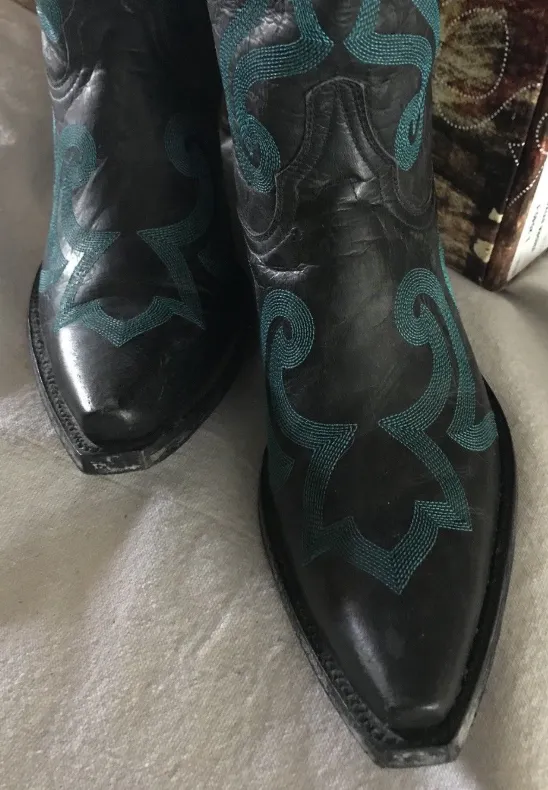 Thora Teal Stritched Boots 8/5 Like New!