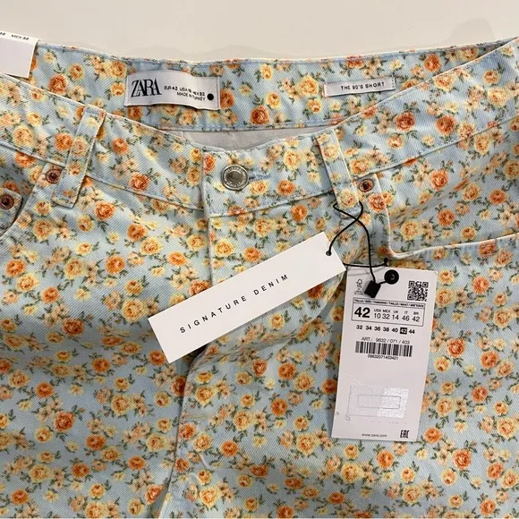 Zara Denim Shorts The 90’s High Rise Raw Hem Floral Print Shorts